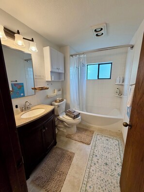Hair dryer, towels, soap, toilet paper - Stunning 2-Bedroom Condo Retreat with Lake WA Views! (Renton)