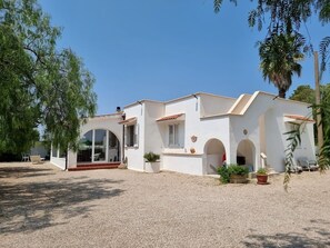 Exterior - Family Villa Mareluna in Lido Marini with a private pool, located near the Ionian Sea (Lido Marini/Com. Salve)
