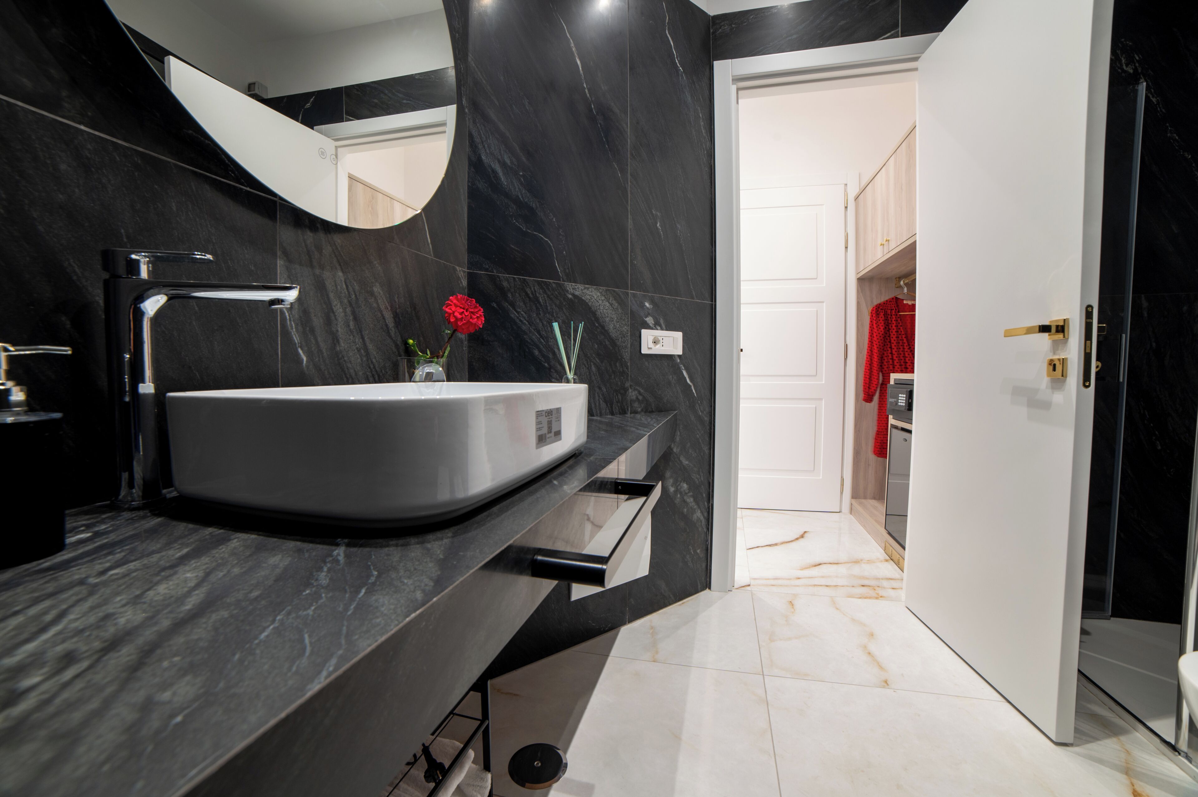 Standard Double or Twin Room | Bathroom