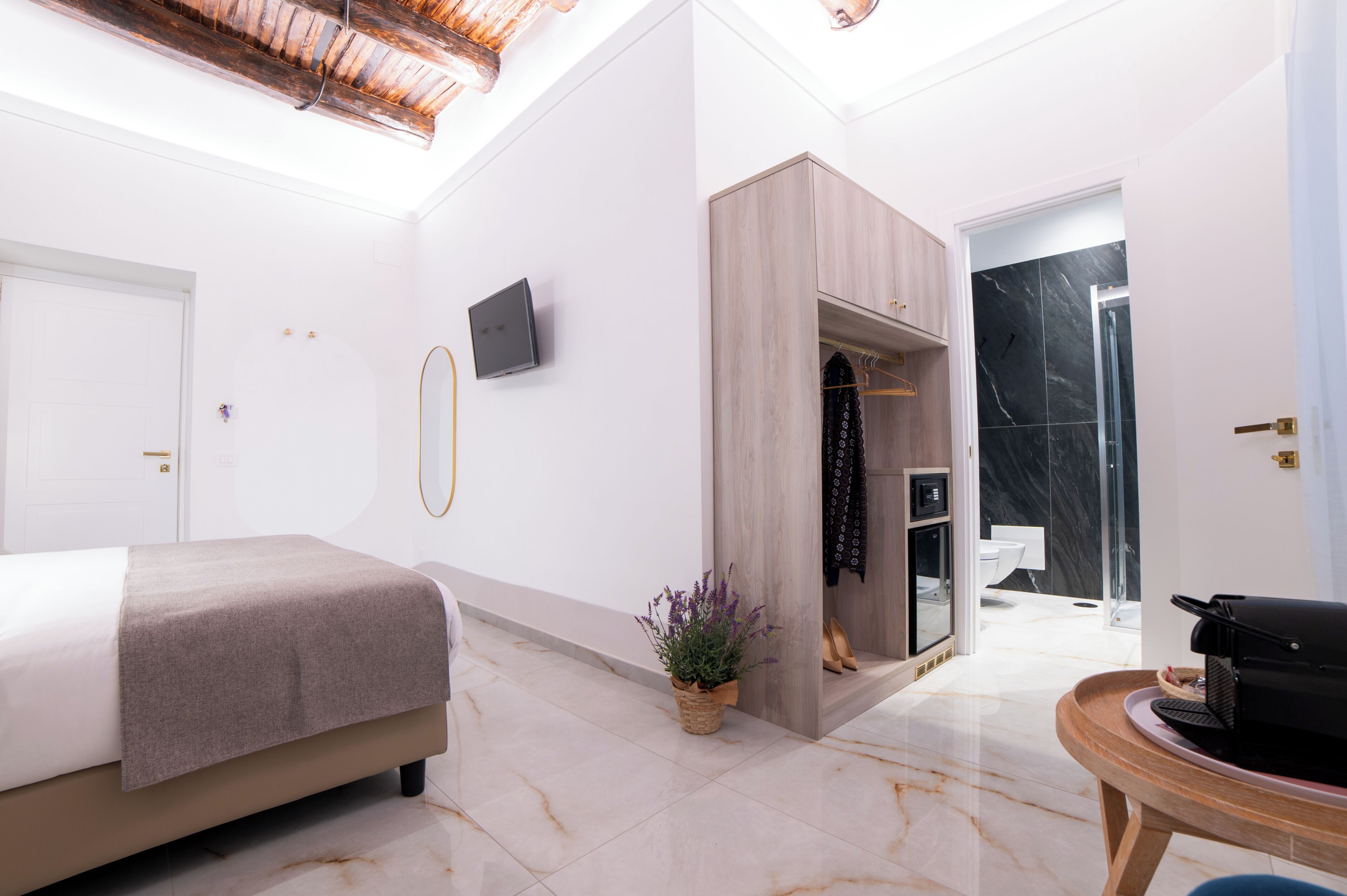 ห้องดีลักซ์ทริปเปิล, วิวเมือง | ตู้นิรภัยในห้องพัก, ผ้าม่านกันแสง, เตารีด/โต๊ะรีดผ้า, Wi-Fi ฟรี