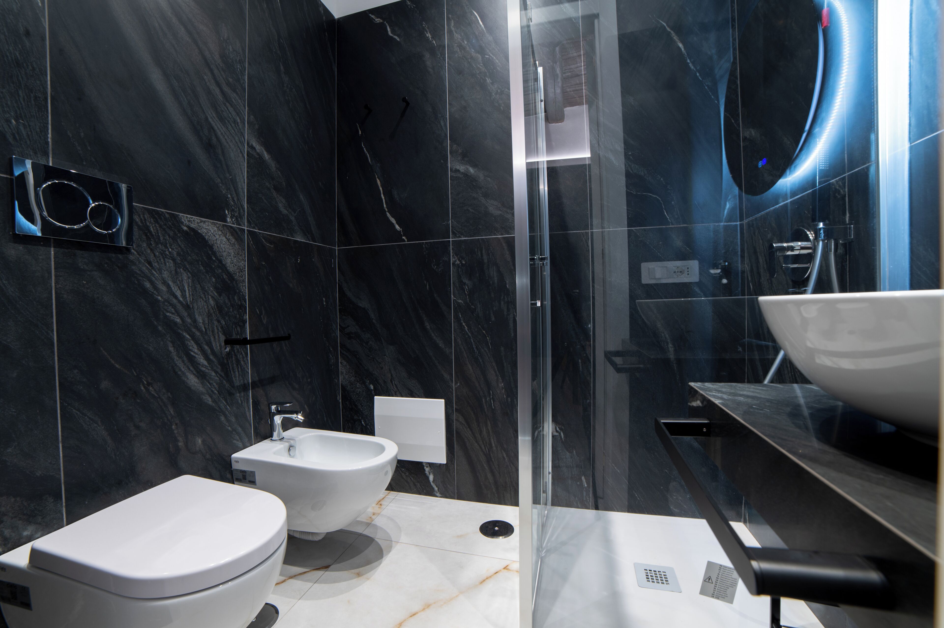 Standard Double or Twin Room | Bathroom