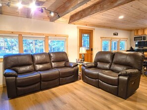 TV, fireplace - Kings Canyon Base Camp (Wilsonia)