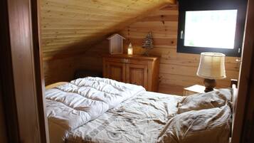 3 bedrooms, travel crib, WiFi (free)