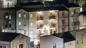 A multi-story building with balconies, windows, and a street view. - Paladini al Casale (Piazza Armerina)
