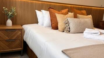 2 bedrooms, iron/ironing board, travel crib, WiFi (free)
