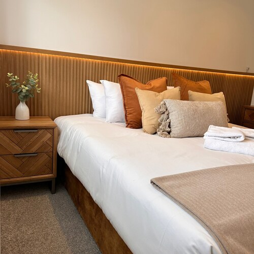 Stylish 2-Bed Getaway | Work & Recharge