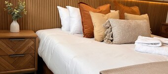 Stylish 2-Bed Getaway | Work & Recharge