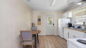 Fridge, microwave, stovetop, dishwasher