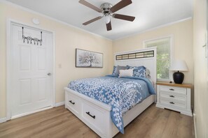 Room - Near downtown, ETSU & VA · Pet-Friendly 1BR (Johnson City)