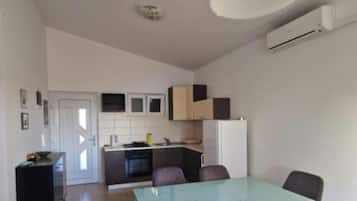 Departamento (Two bedroom apartment with balcony (f) | Cocina privada | Refrigerador