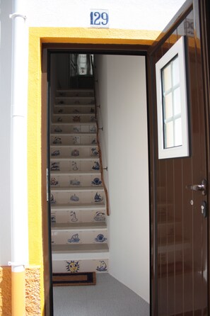 Interior - Traditional beach house featuring Portuguese handicrafts (Nazaré)