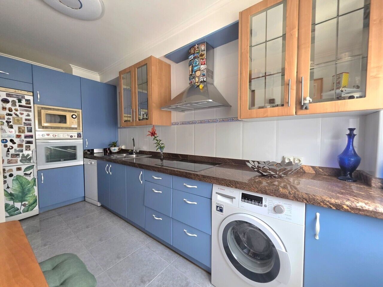 Fridge, microwave, oven, coffee/tea maker