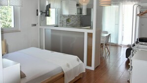 A bedroom with a bed, a kitchenette, a dining area, and a bathroom. - Apartments Near the Beach Orebic (Orebic)