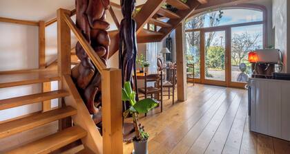 Large 7-Bedroom Home & Art Collection – 10 min from Geneva