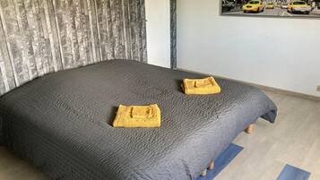 House | 5 bedrooms, individually furnished