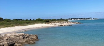 QUIBERON: Vacation rentals for the weeks of August 17 and August 24. Cozy apartment for 2 people, 500 m from the beach