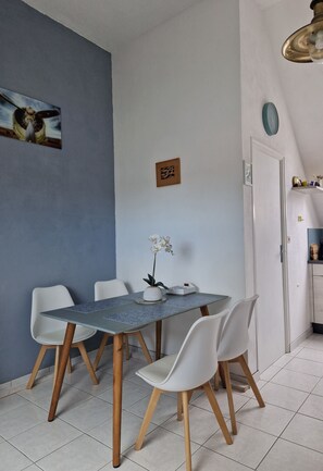 Dining - Charming apartment with a small sea view in Quiberon, ideal for vacations (Quiberon)