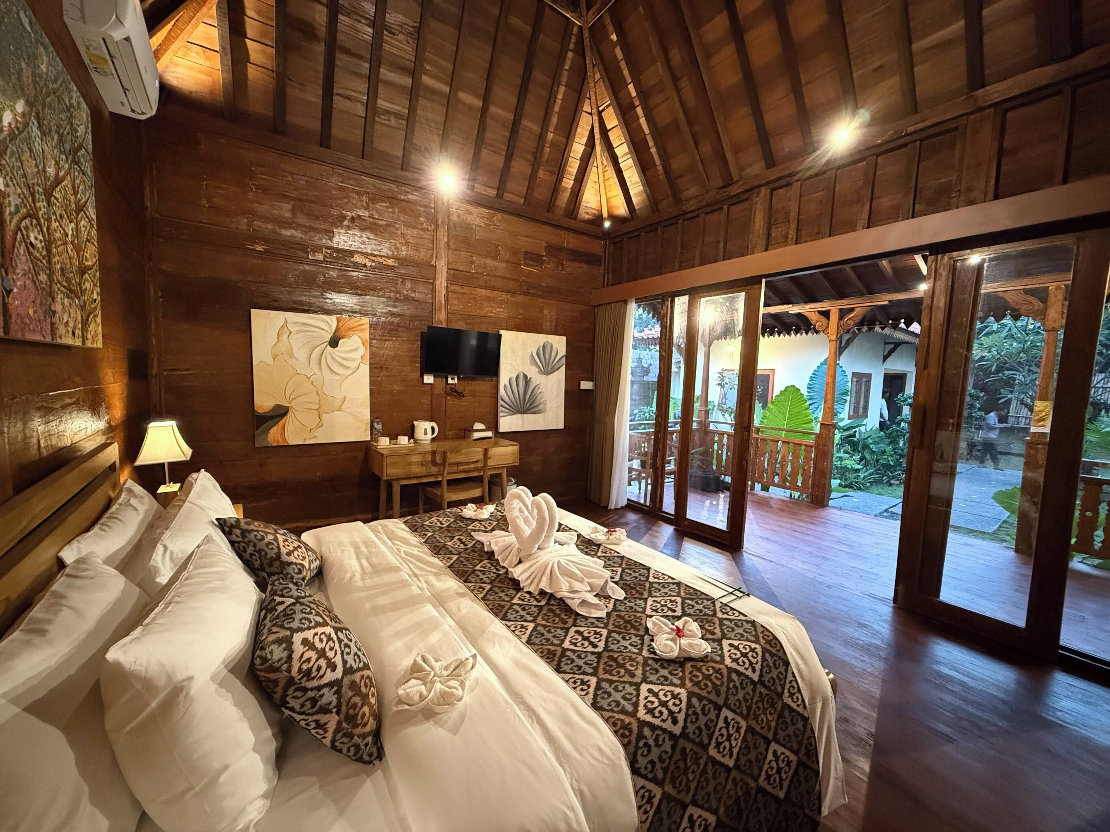 Signature Villa, 1 Bedroom, Microwave, Pool View | Free WiFi