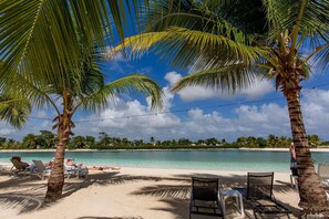 Beach - 2 bedrooms, swimming pools, hot tub, gym (Punta Cana)