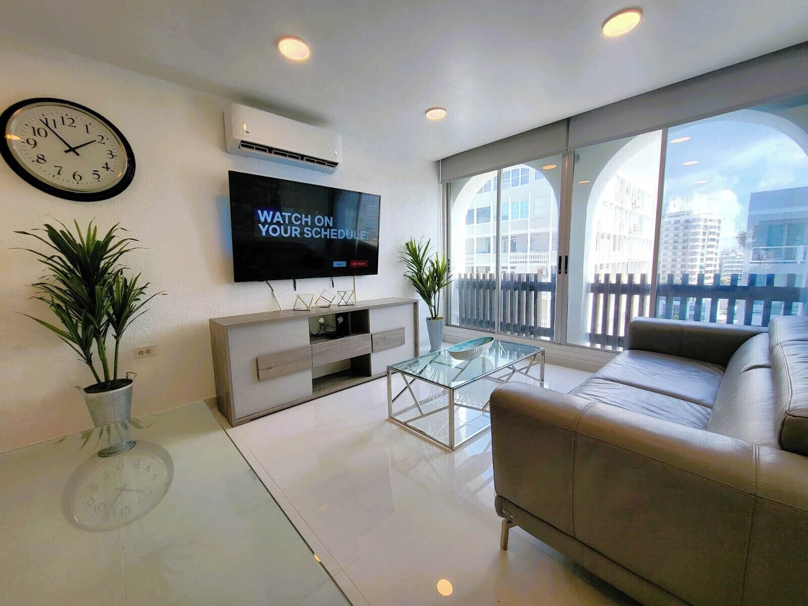 Junior Apartment, City View | Living area