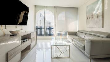 Junior Apartment, City View | Living area