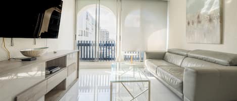 Junior Apartment, City View | Living area