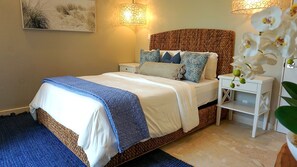 Room - Luxury 4-Bedroom Oceanfront Villa (Trinity)