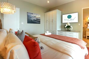 Room - Luxury 4-Bedroom Oceanfront Villa (Trinity)