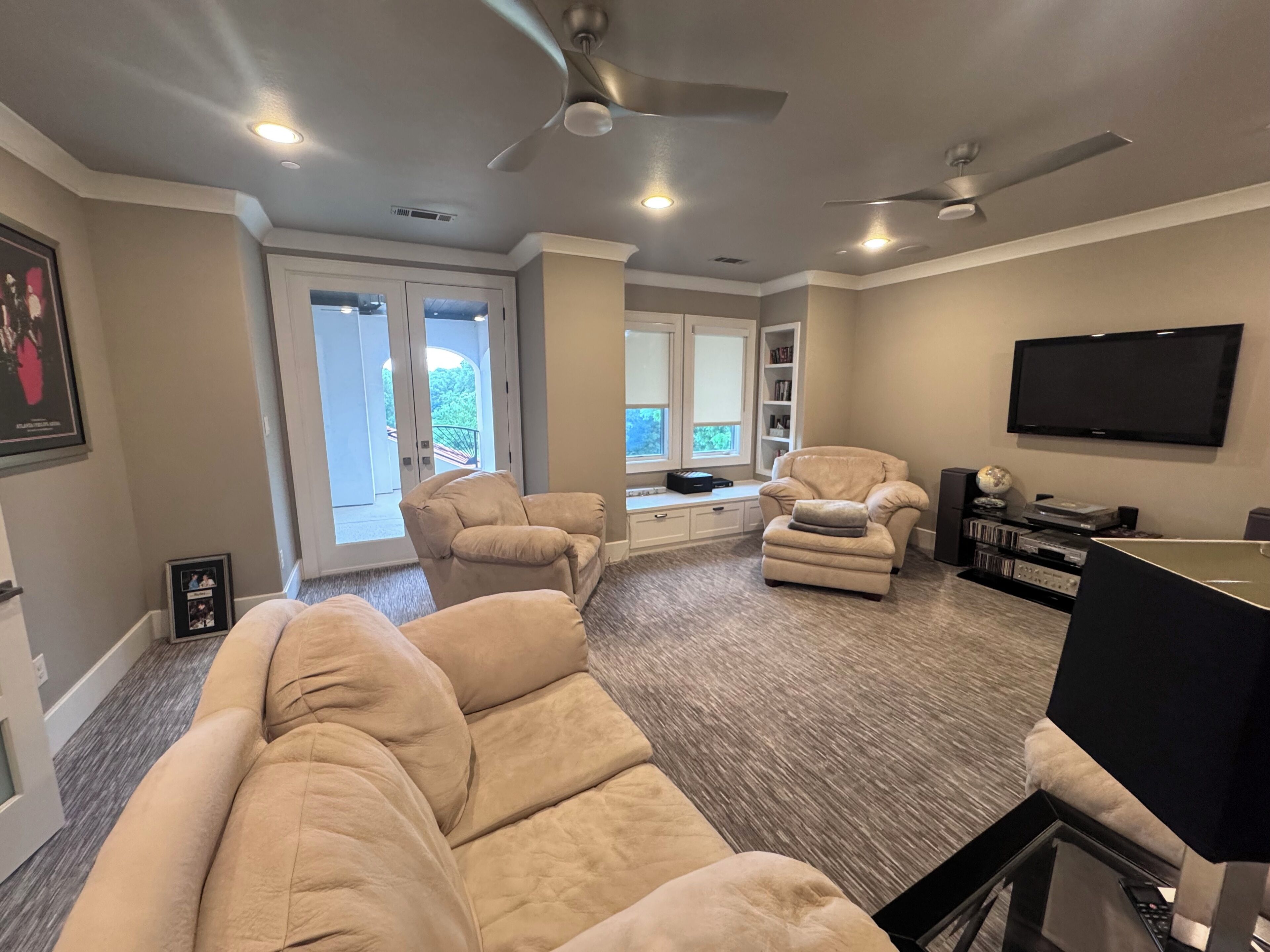 Spacious And Modern 5 Bedroom, 5 1/2 Bath Home With A Pool And Media Room. - Grapevine, TX