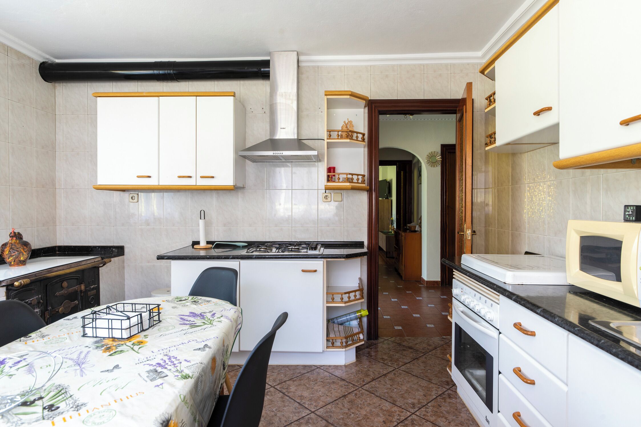 Cafetera/tetera, refrigerador, microondas, horno
