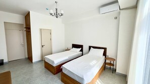 Classic-Doppel- oder -Zweibettzimmer, Gartenblick | Schreibtisch, laptopgeeigneter Arbeitsplatz, kostenloses WLAN