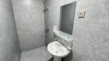 Classic Double or Twin Room, Garden View | Bathroom | Shower, free toiletries, hair dryer, towels