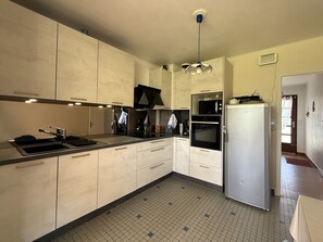 Private kitchen - Villa le cèdre bleu - Ballan Miré near Tours (Ballan-Miré)