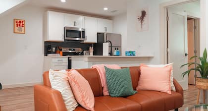 Modern Oaklawn Retreat - Medical Districtict & DT