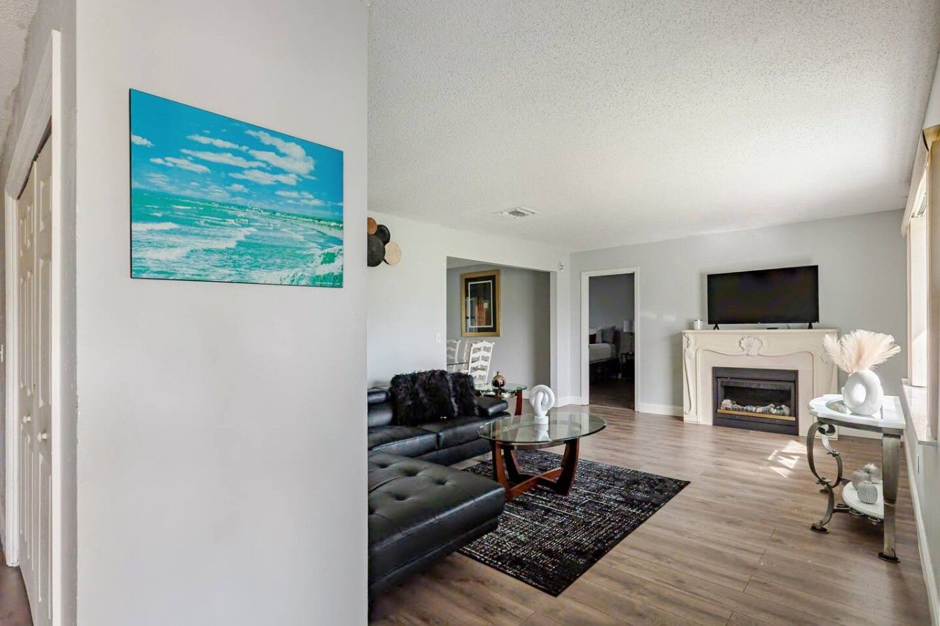 Smart TV, fireplace