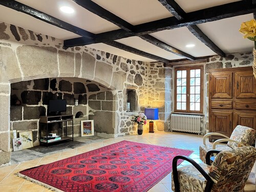 Authentic Cantalien house with garden and view of Puy Mary
