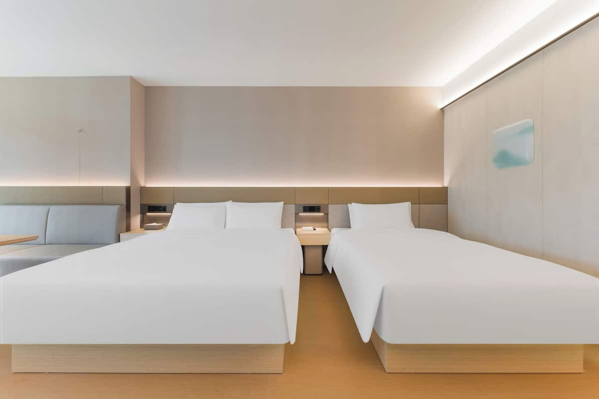 Family Studio Suite, Hill View | Free WiFi