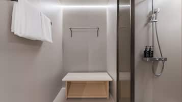 Family Studio Suite, Hill View | Bathroom