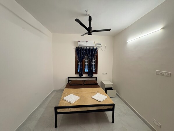 Room - Value stay -Compact 1BHK Apartment-Airport- City centre-IT Park (Chennai)