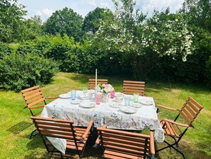 Outdoor dining - Vrbo Property (Grimma)