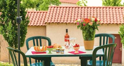 8-guest Carayac Villa With Heated Pool
