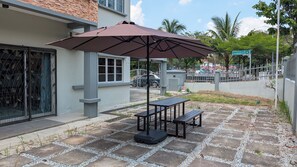 Outdoor dining - ANS Homestay Corner Lot Shah Alam City Centre (Shah Alam)