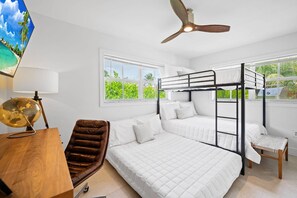 Bügeleisen/Bügelbrett, Reisekinderbett, kostenloses WLAN, Bettwäsche