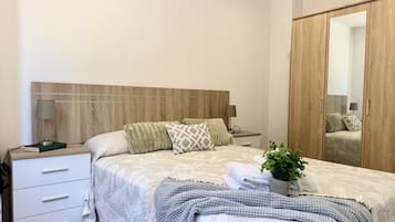 Planxa i posts de planxar i roba de llit
