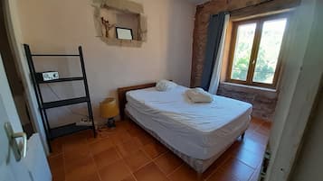 3 bedrooms, iron/ironing board