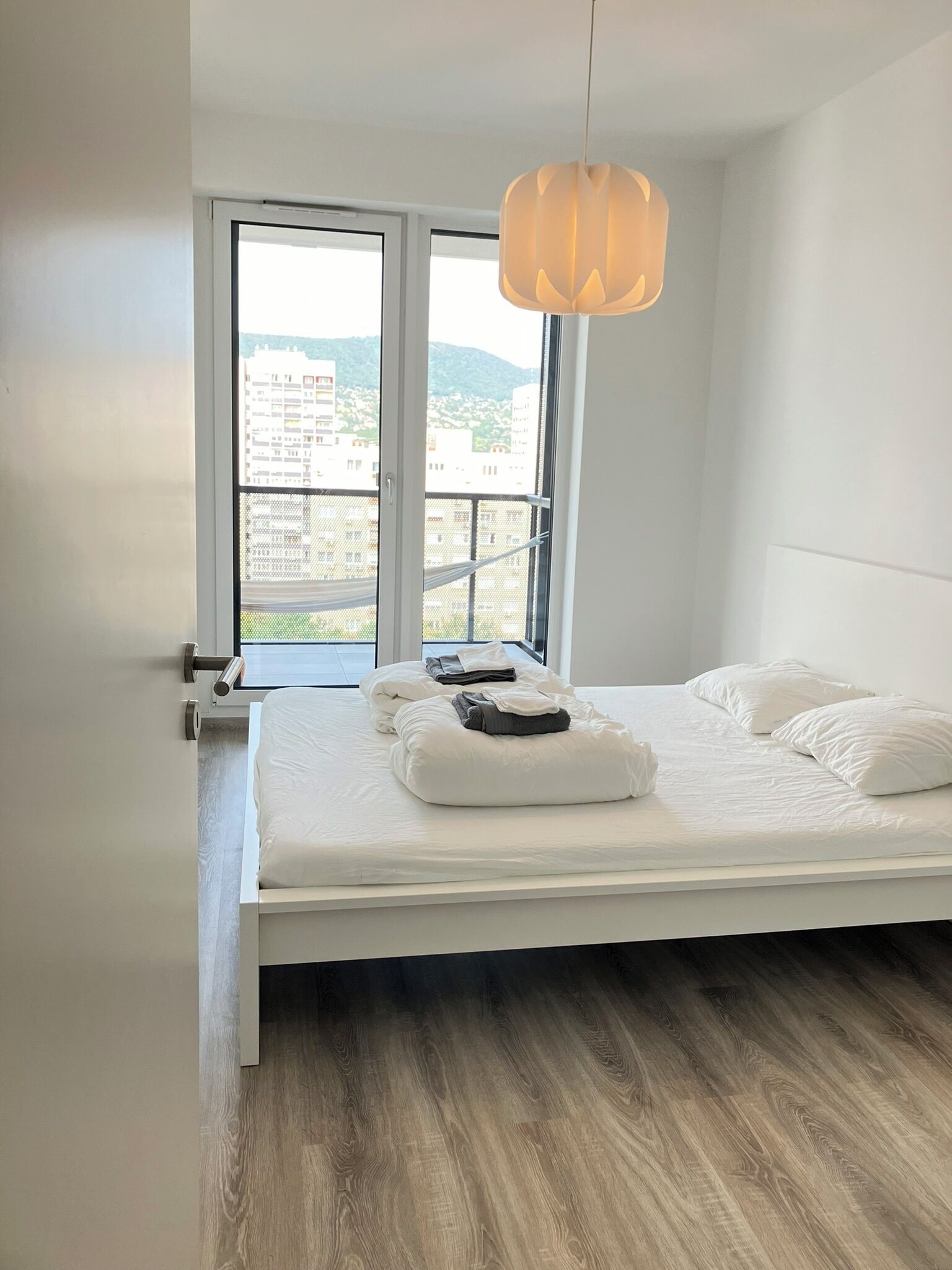 1 slaapkamer, een strijkplank/strijkijzer, wifi, beddengoed