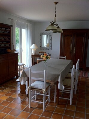 Dining - Family home with exceptional view of the Gulf of Morbihan - Sleeps 8 (Arzon)