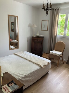 Room - Family home with exceptional view of the Gulf of Morbihan - Sleeps 8 (Arzon)