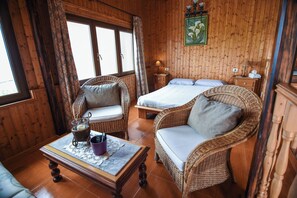 1 soverom, strykejern/-brett, reiseseng for barn og wi-fi (inkludert)