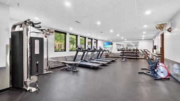 Deluxe Condo, 3 Bedrooms, Courtyard View, Beachside | Fitness facility